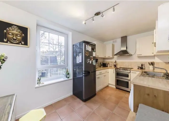Spacious 2 Bedroom Flat In Central London
